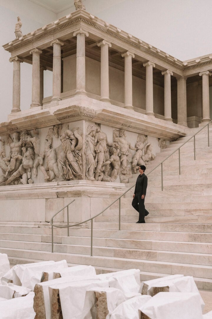 “History is a Battleground”: Zuzanna Czebatul and the Pergamon Altar